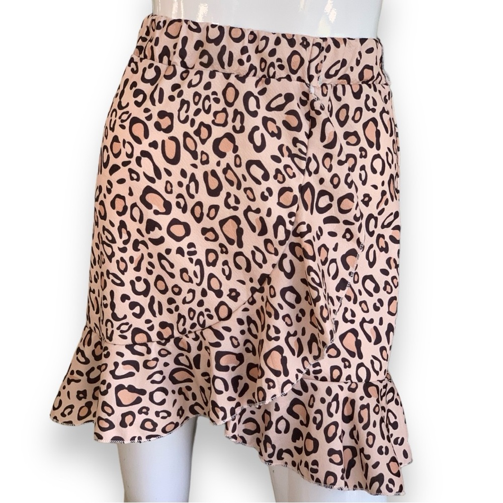 LEOPARD MINI SKIRT WITH RUFFLED HEMLINE. WOMEN’S SIZE SMALL
